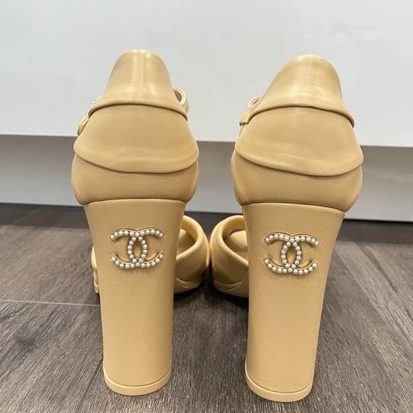 CHANEL BEIGE LEATHER PEARL CC LOGO HEELS SANDALS SHOES Size 38.5 new w/box - Picture 12 of 15